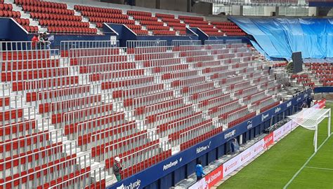 El Estadio Del Ca Osasuna Equipa Con Asientos Rail Seat Sus Gradas De