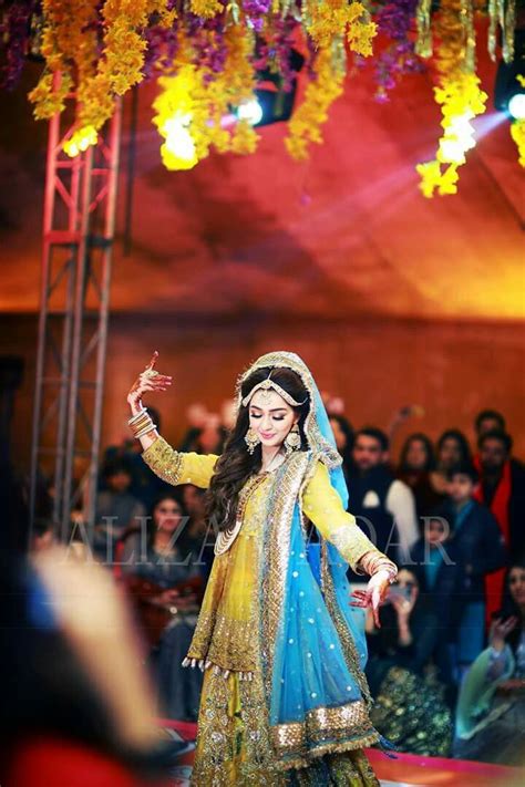 Pin By Uzma Mughal On Mehndi Dresses Mehndi Dresses Aurora Sleeping