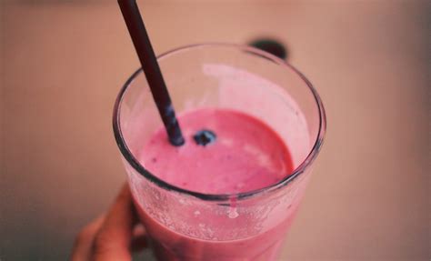 Strawberry Smoothie With Coconut Cream Femme4