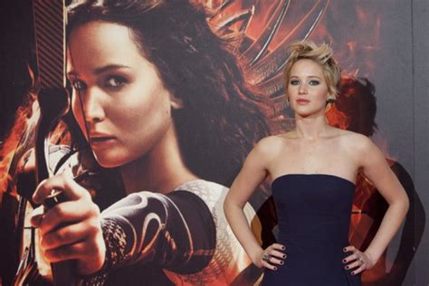 Jennifer shrader lawrence is the daughter of gary and karen, who gave birth to her in 1990 in the state of kentucky. Jennifer Lawrence's Measurements: Bra Size, Height, Weight and More - Famous Bra Sizes