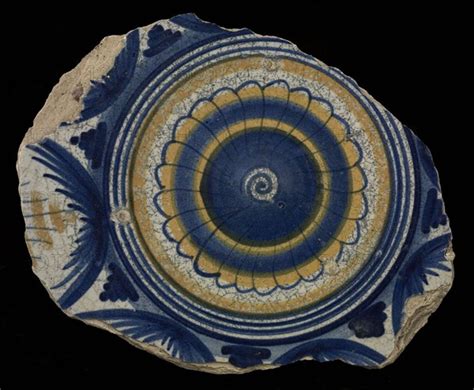Fragment Majolica Dish Polychrome In The Middle Rosette And Circles Plate Cro Photo12