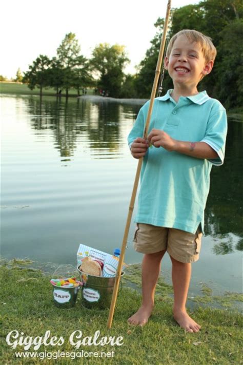 Start by tying at the handle. DIY Fishing Pole