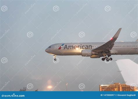 Miami April 11 2018 American Airlines Airplane Arriving At Miami