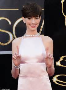 Anne Hathaway S Very Perky Bust Line Inspires Twitter Mania Daily