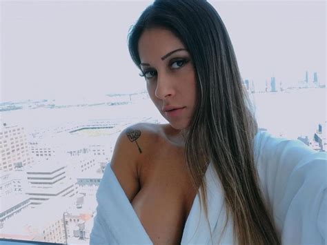 Mayra Cardi Henriquetav