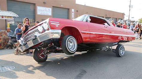 Lowriders Art On Wheels To Clean Up The Streets Hoy Chicago