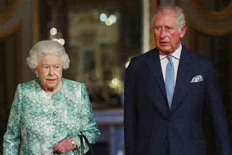 Clica e arrasta os vestidos para vestir a rainha. Internautas apontam tentativa da Rainha Elizabeth de ...