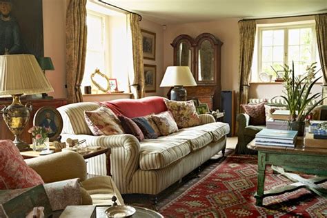 If you are on the lookout for something similar, sacha knight's new venture, knight mills, does a similar look. Decor Inspiration English Country House | Cool Chic Style ...