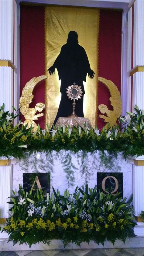 El agua del mar todavía estará fresca pero seguro que el sol ya empieza a calentar. Semana santa. | Arreglos de flores de pascua, Decoraciones del altar de la iglesia, Decoración ...
