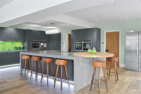 This Elegant And Contemporary Kitchen Is Perfect For Those Of Your