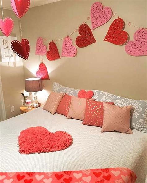 Cute And Romantic Valentine Bedroom Decor Ideas 27 Pimphomee