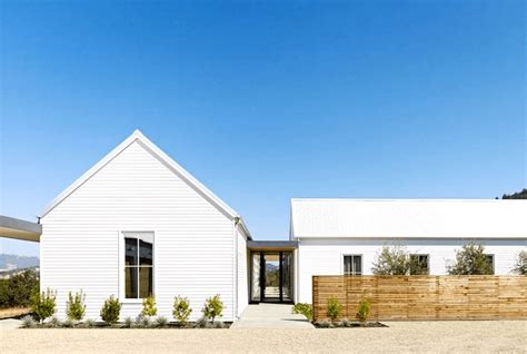 90 Incredible Modern Farmhouse Exterior Design Ideas 18