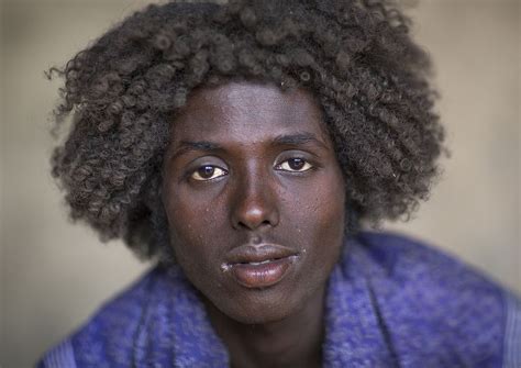 The boranas live in south ethiopia. Afar Tribe Man With Curly Hair, Assayta, Ethiopia | Curly ...