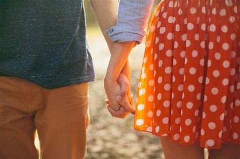 Holding Hand Couple Cute Lovers Sunset Nineimages