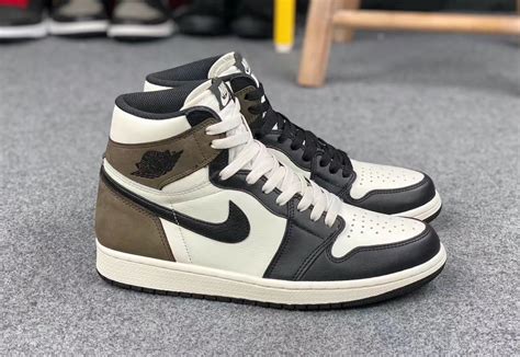 La Air Jordan 1 High Dark Mocha Continue De Se Dévoiler