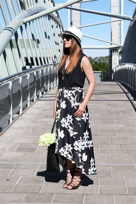 Black And White Floral Skirt Its Banana Stylescoop