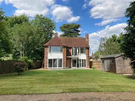 Bluehouse Lane Oxted Surrey 3 Bed Detached House £2150 Pcm £496 Pw