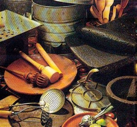 El utensilio de cocina es una herramienta que se utiliza en el ámbito culinario para la preparación de los platos, tanto en contacto directo con la comida, como una batidora o indirecta (como un minutero). LABGOURMET: Utensilios de la cocina mexicana