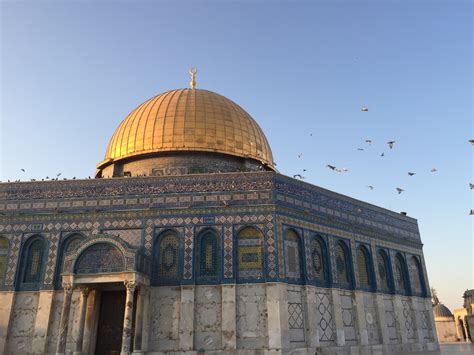 The following hadeeth teaches us that a muslim should only take a religious trip for three mosques Masjid Al Aqsa Images - The holiest mosque in Jerusalem