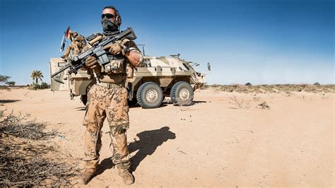 The mali war is an ongoing armed conflict that started in january 2012 between the northern and southern parts of mali in africa. Einsatz in Mali - So rettete die Bundeswehr 43 verwundete ...