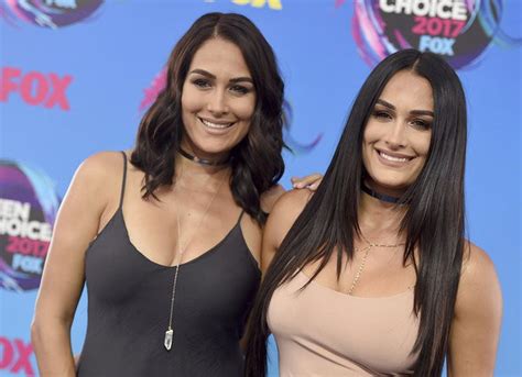 WWE S Bella Twins Spotted At Hot New Syracuse Eatery Photos