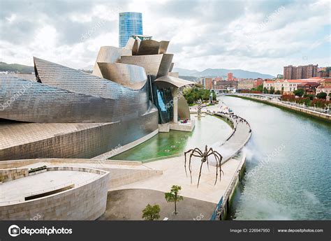 Guggenheim Bilbao Museum Stock Editorial Photo © Roxiller 226947950