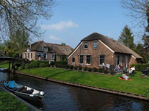 giethoorn the village with no roads amusing planet