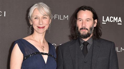 Well done, reeves said in the virtual graduation. Keanu Reeves Shares a Sweet Kiss With Girlfriend Alexandra ...