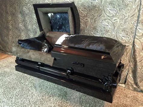 Custom Minnie Mouse Casket Designed For 5 Year Old Houston Girl Found