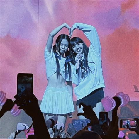 𓅓 On Twitter My Fave Jenlisa Concert Pics So Far 🥺