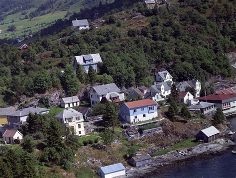 Plan your next hike or cycling adventure to one of the 18 top attractions. Haus, Osterøy - Marcus