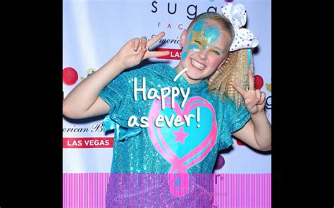 Is Jojo Siwa Being Gay Bad For Her Business Perez Hilton Perez Hilton