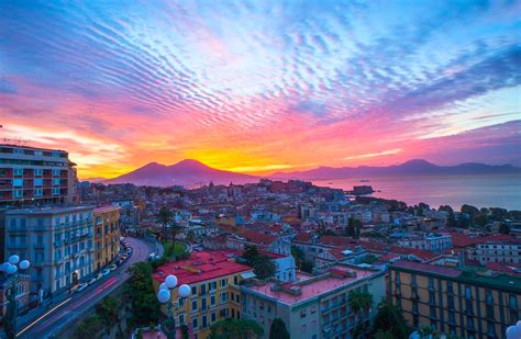 Il cielo e azzurro xche dio tifa napoli. I racconti di Napoli: la storia di Napoli, i miti e le ...