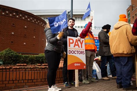 Thousands Of Hospital Doctors Walk Out In Latest Uk Strike Abs Cbn News