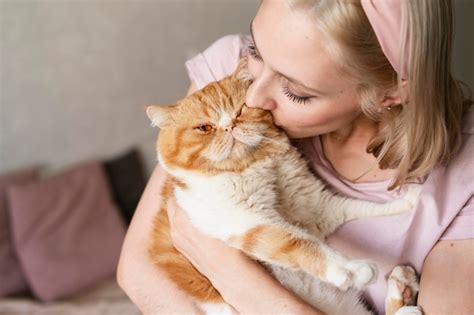 Free Photo Close Up Young Woman Holding Cat