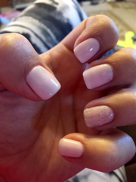 Expertos en el cuidado de tus uñas Light pink gel polish with glitter | Nails, Nail art, Hair ...