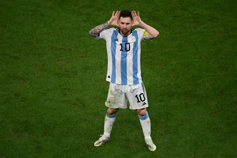 Selección Argentina Del Topo Gigio De Messi A Las 14 Tarjetas Amarillas Y 1 Roja Un Partido