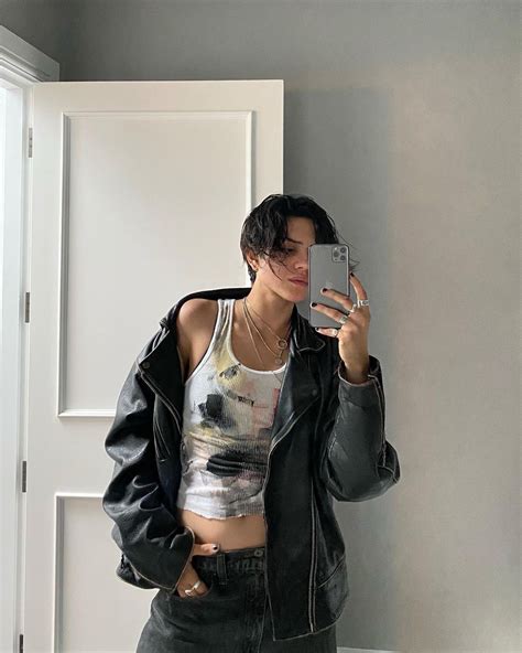 Sasha Calle On Her Instagram In 2021 Mirror Selfie People Selfie