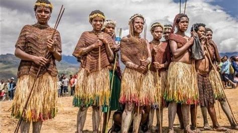 Inilah 6 Pakaian Adat Dari Papua Sering Jalan