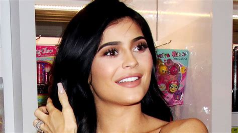 Kylie Jenner Finally Reveals Baby Bump Youtube