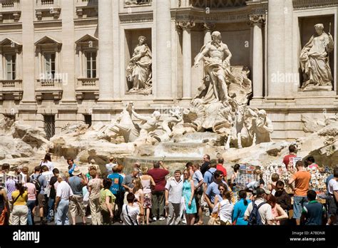Crowds At Trevi Fountain Rome Summer 2006 Stock Photo Alamy