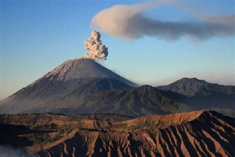 5 gunung di indonesia meletus 2022 semeru paling dahsyat