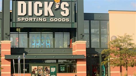 Dicks Sporting Goods Scores With Q1 Earnings Consumer Spending