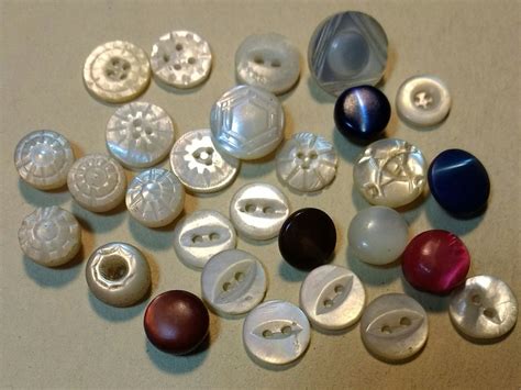 28 Tiny Vintage Mother Of Pearl Buttons Etsy Mother Of Pearl