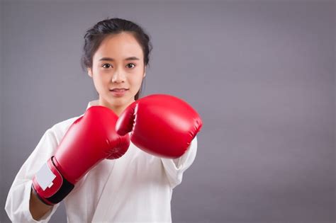 Premium Photo Woman Fighter Portrait Asian Woman Practicing Martial