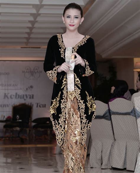 Model kebaya brokat modern lengan panjang & pendek yang lagi ngetren. 50 Inspirasi Model Kebaya