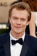 Alfie Allen - Biography, Height & Life Story | Super Stars Bio