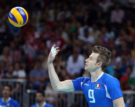 Uma seleção é a área de uma imagem que você define para manipulação de qualquer tipo, permitindo isolar uma ou mais partes de uma imagem. Cortado da seleção italiana de vôlei, Zaytsev explica e assume o erro - Surto Olímpico