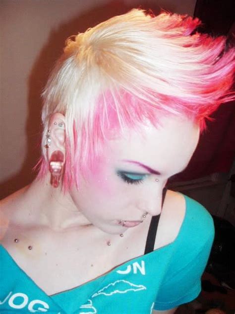 Spiky emo hairdo with bangs. CUTE SHORT HAIRSTYLES ARE CLASSIC: SHORT EMO HAIRSTYLES OF ...
