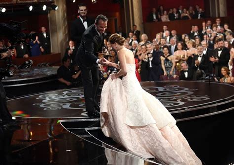 In Pictures Jennifer Lawrences Epic Fall At The Oscars Ndtv Movies
